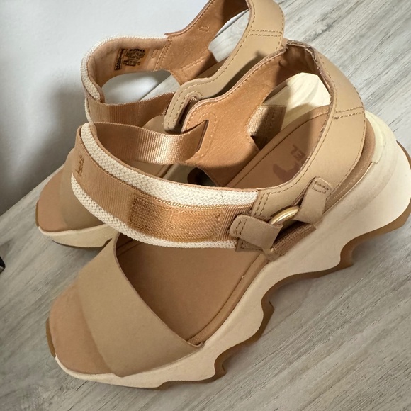 Kinetic Y-Strap High Sandals - Women's - Picture 1 of 6
